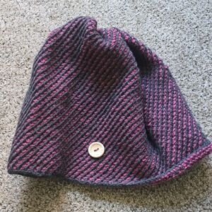 NWOT Hand‑Knit Wool Hat – German Christmas Market Find 🎄✨